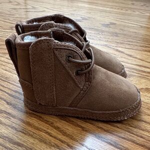 UGG infant crib boot - size 2/3